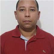 Profesor de informática, diseño y programación básica imparte el área a niños y niñas que cursen desde4to grado en adelante